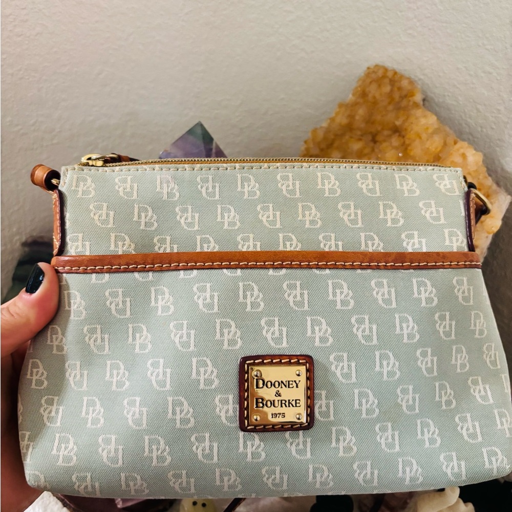 Rare 2010s Dooney & Bourke classic mint green - Picture 4 of 10